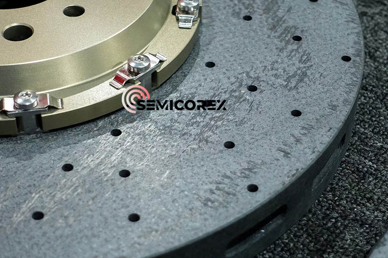 Hiili-keraamikomposiittijarrujärjestelmien analyysi