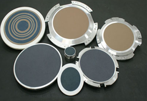 Huokoinen alumiinioksidityhjiöistukka