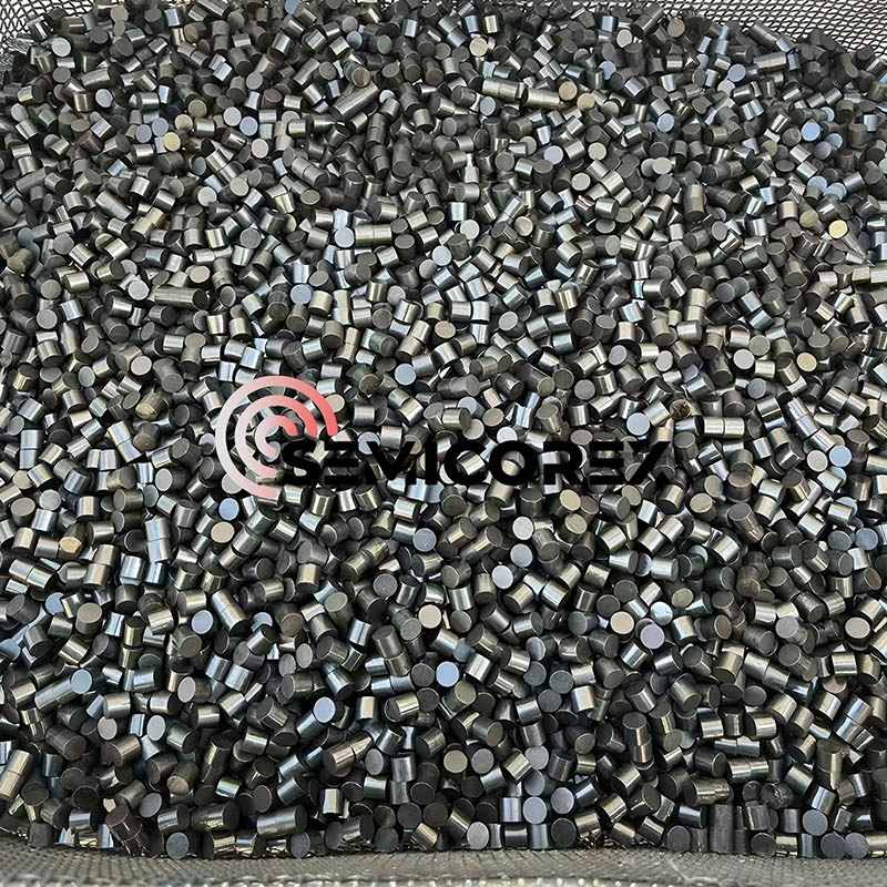 Kyllästetty grafiitti